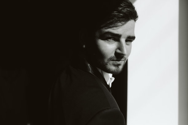 新郎婚纱照图片下载