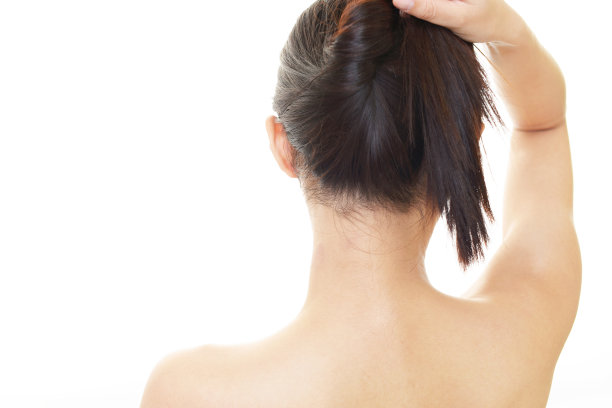 年轻女子的背影图片下载