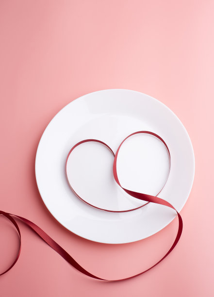 甜爱菜单象征红丝带心形状的菜图片下载