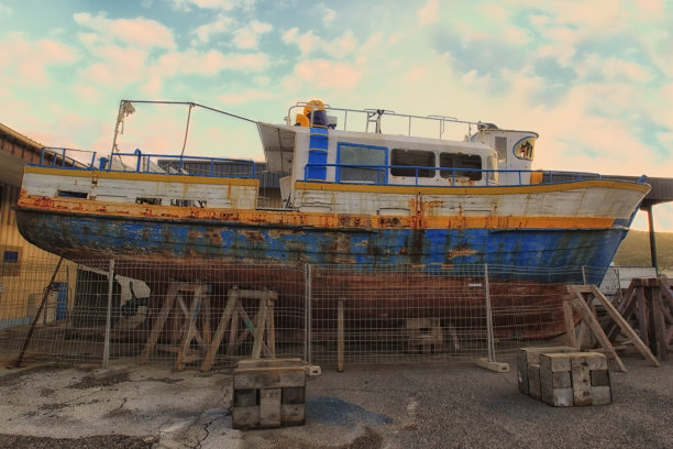 拖网渔船修理图片下载