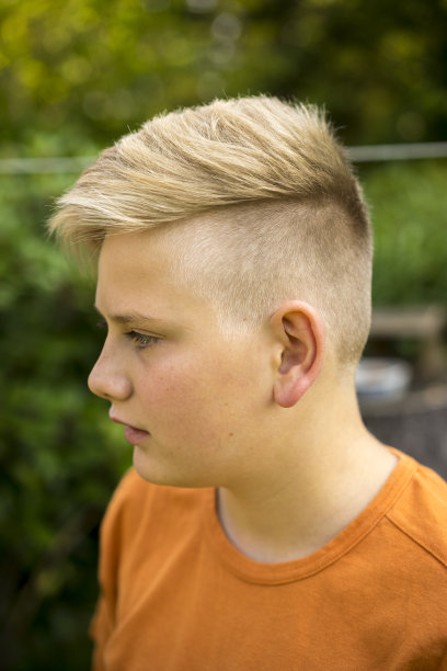 英俊的少年图片下载