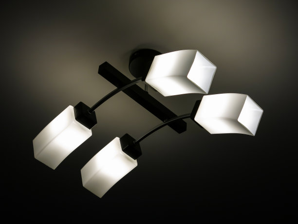 现代风格的吊灯图片下载