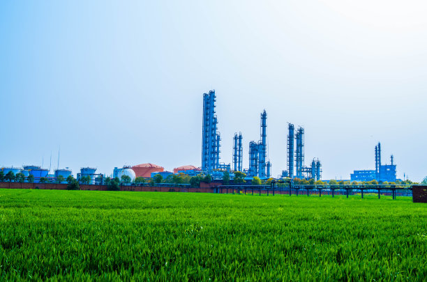 春季石化工厂图片下载