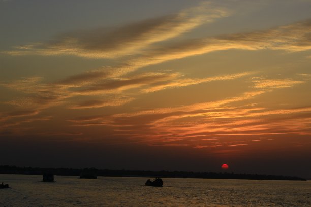 帕德玛河上的日落图片下载