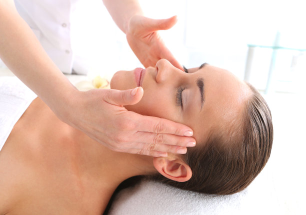 面部按摩图片下载