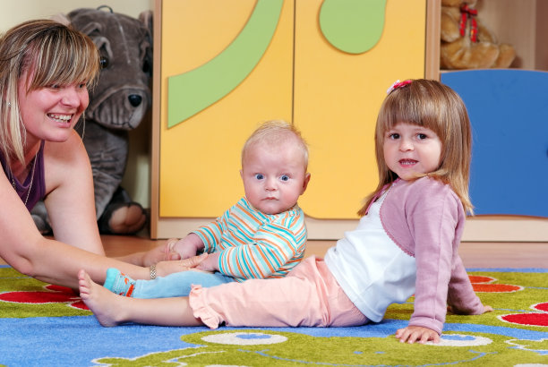 孩子在托儿所图片下载