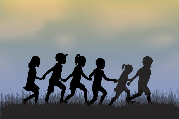 孩子们在大自然中剪影。图片下载