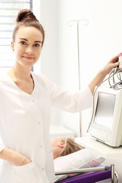 术后床边病房护士图片下载