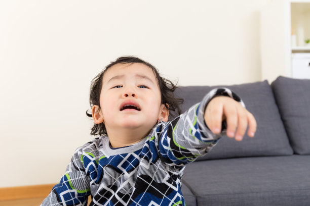 亚洲男婴感到不安图片下载
