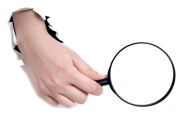 手里拿着放大镜图片下载