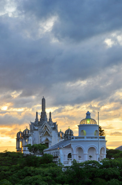 山上的寺庙图片下载