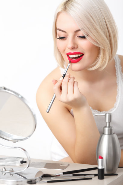 每天化妆的美女图片下载