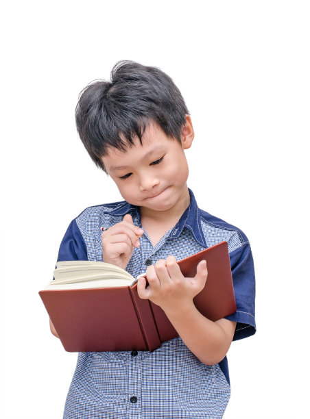 正在读书的男孩图片下载