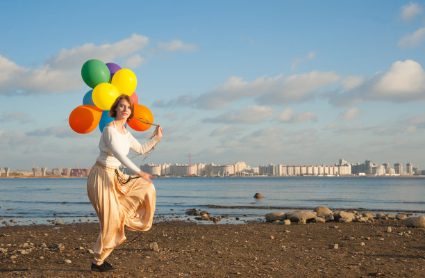 女孩跳图片下载