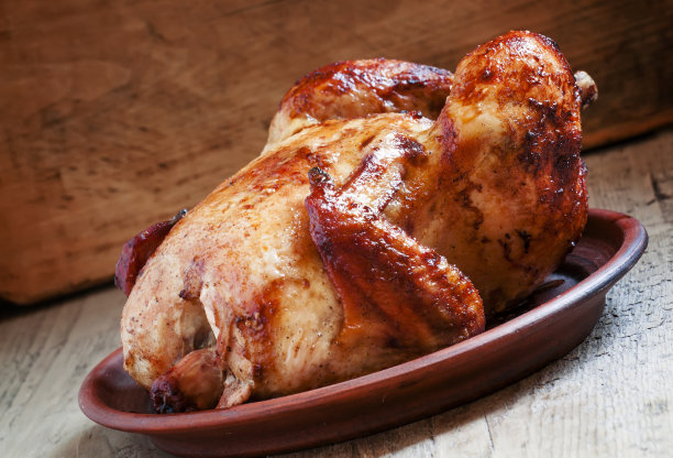 带红皮的烤鸡图片下载
