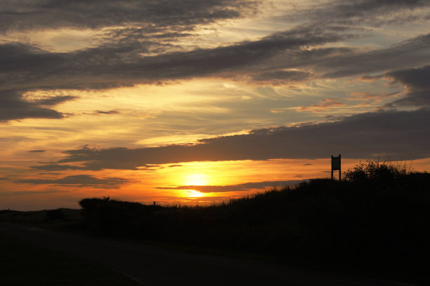 沙滩上的日出图片下载
