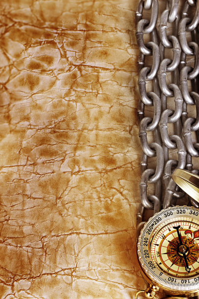 指南针和链条上的古董旧纸背景图片下载
