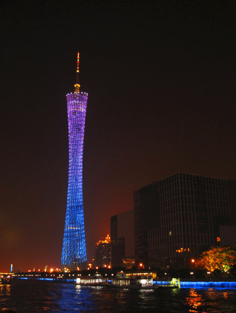 广州塔，中国广州珠江上的天际线图片下载