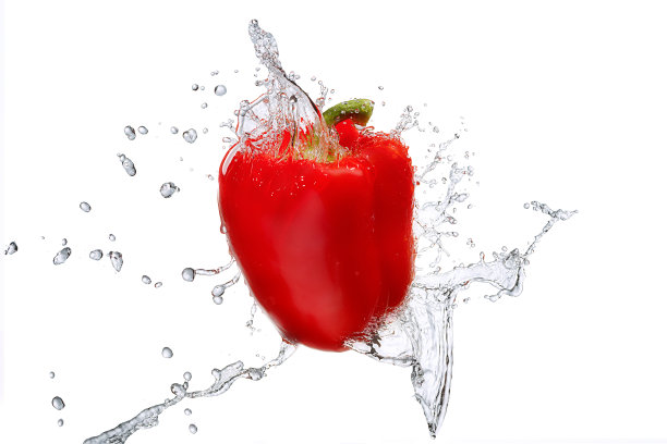 水溅与甜椒隔离图片下载