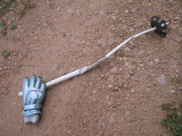 滑雪事故图片下载