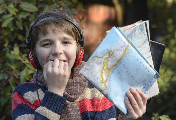 惊讶的年轻图片下载