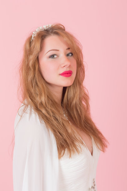 长头发的女孩图片下载