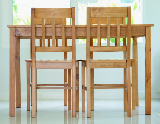 家具包括桌子和椅子图片下载