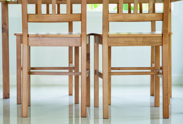 家具包括桌子和椅子图片下载