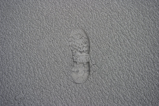 火山灰上的足迹图片下载