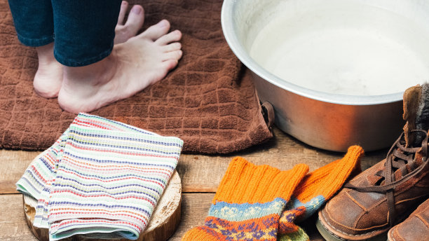 脚后洗脚图片下载