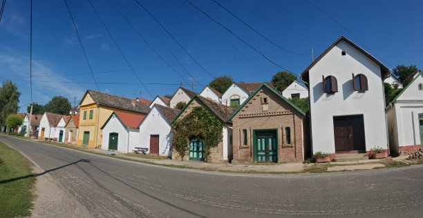 酒窖大楼在阳光下图片下载