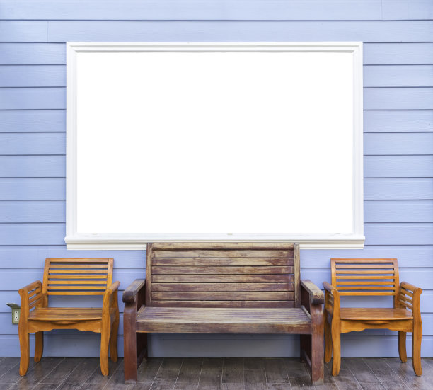 三张椅子与空白空间框架。图片下载