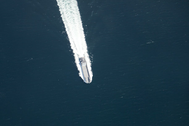 货船鸟瞰图图片下载