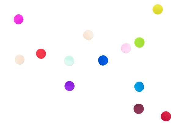 彩色的五彩纸屑在前面孤立的白色背景图片下载