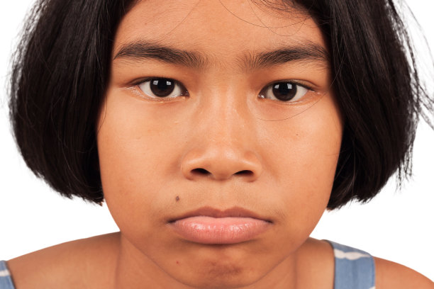 肖像可爱的女孩悲伤和忧郁图片下载