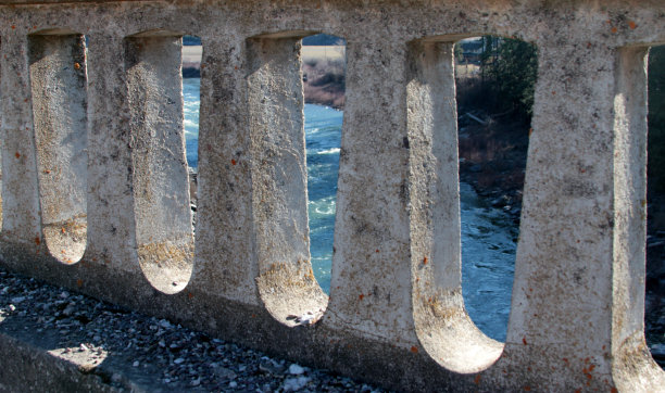 桥接的观点。图片下载