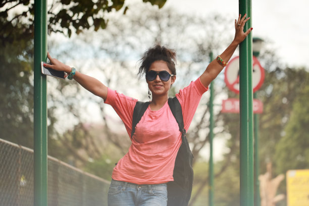 快乐的女孩图片下载