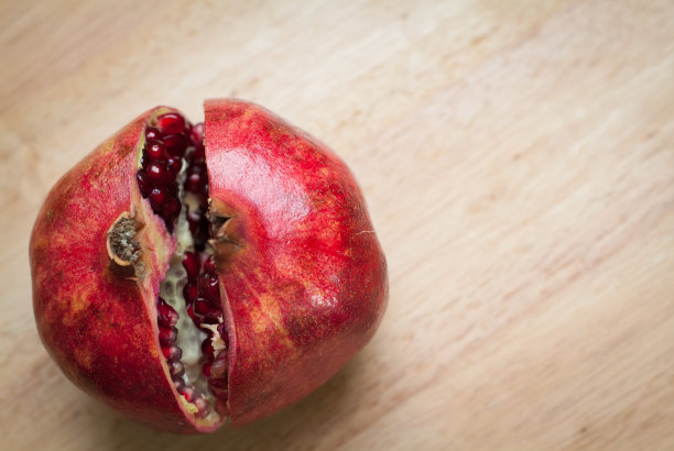 切开的石榴图片下载