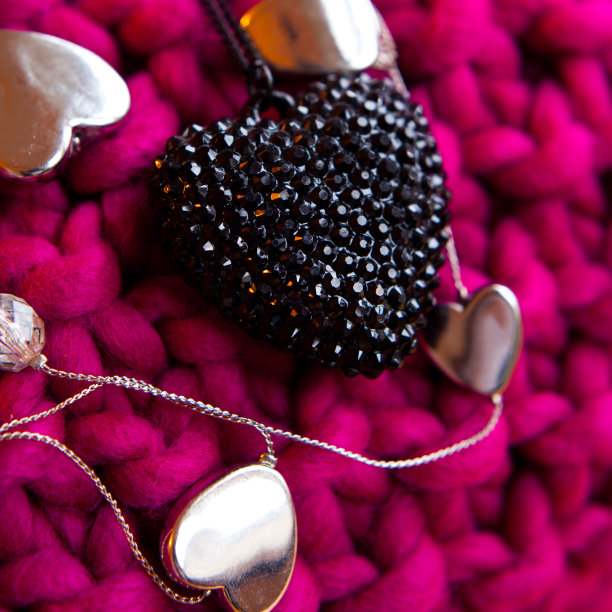 黑色的心珠宝图片下载