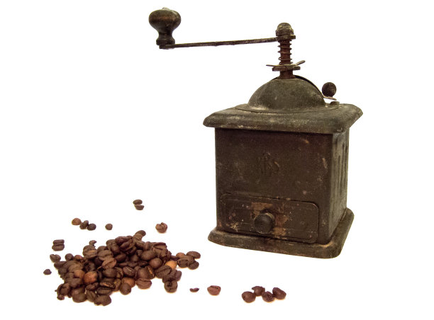 旧咖啡研磨机。孤立。图片下载
