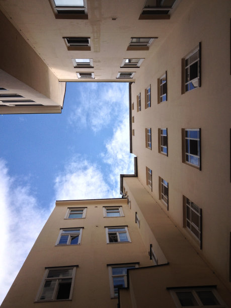 勾勒天空轮廓的建筑图片下载