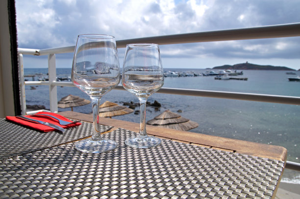 喝酒的港口图片下载