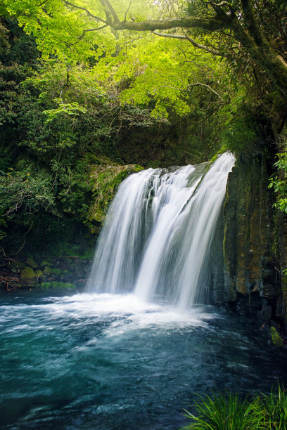 日本的瀑布图片下载