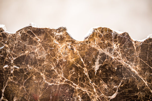破碎的大理石在黑暗和温暖的颜色图片下载