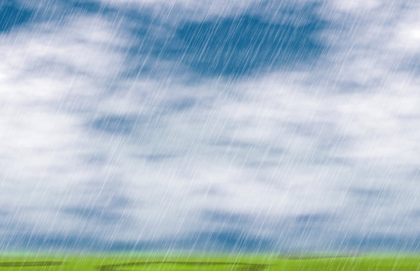 暴雨背景在多云的天气与绿色的草图片下载