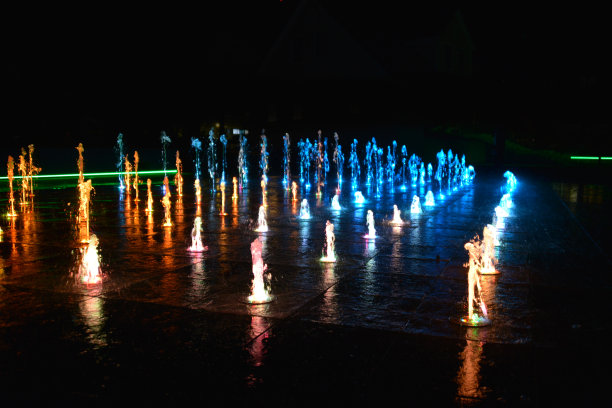 彩泉夜游图片下载