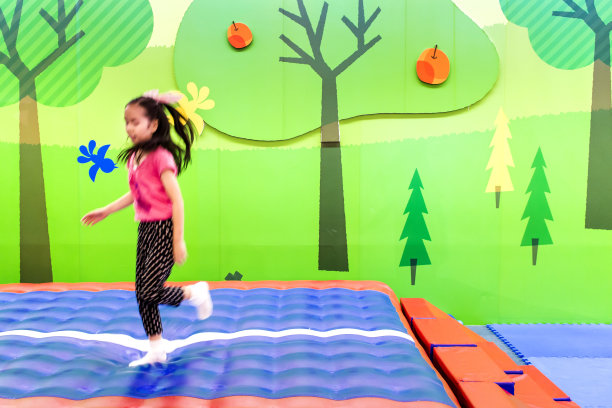 女孩的动作图片下载