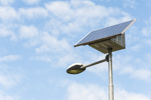 带有太阳能电池板的路灯图片下载