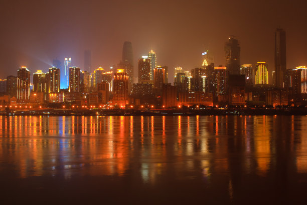 中国现代城市的摩天大楼和堤岸图片下载