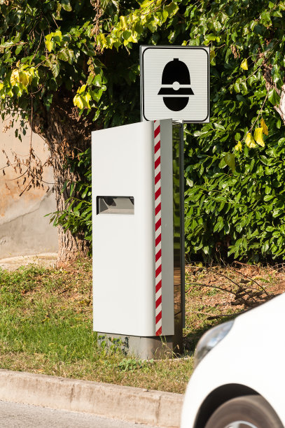 视频监控道路纵队图片下载